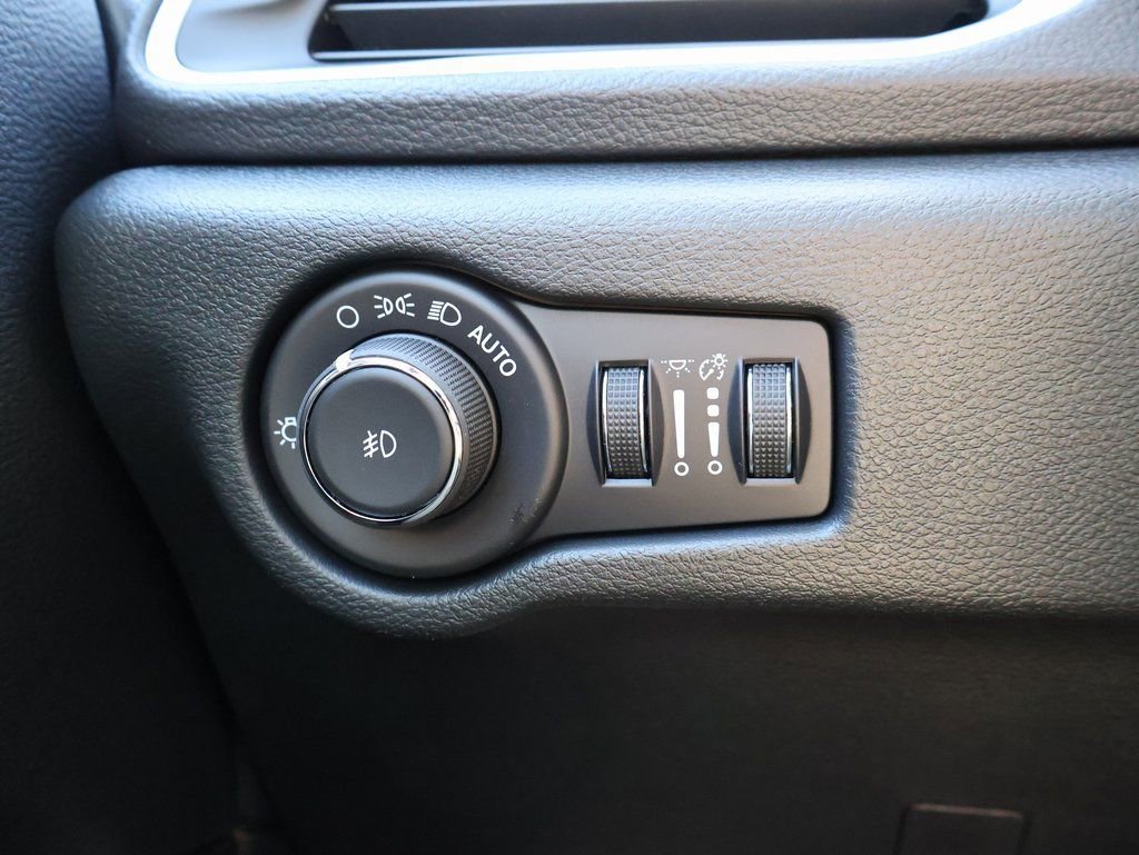 New 2026 Chrysler Pacifica Select image 30