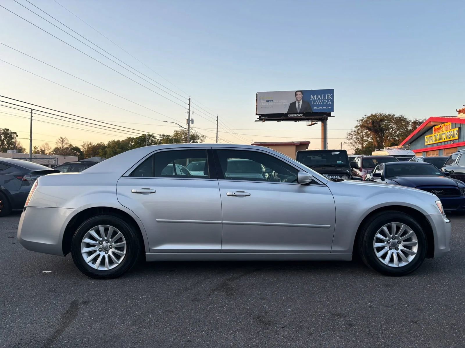 Used 2012 Chrysler 300 RWD image 4