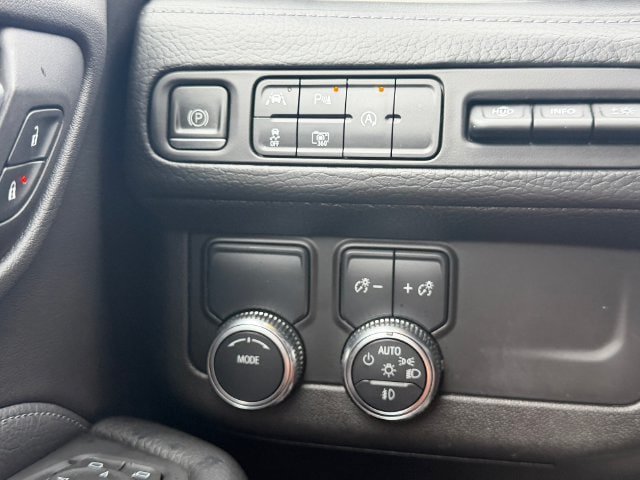 Used 2023 GMC Yukon Denali RWD image 28