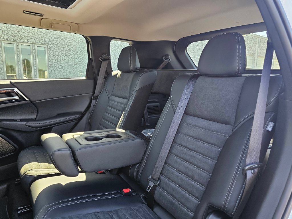New 2026 Mitsubishi Outlander SE AWD/4WD image 14