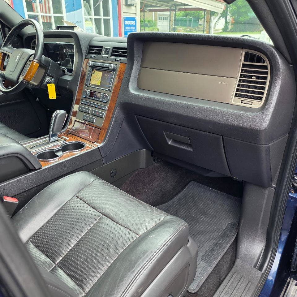 Used 2014 Lincoln Navigator 4WD image 22