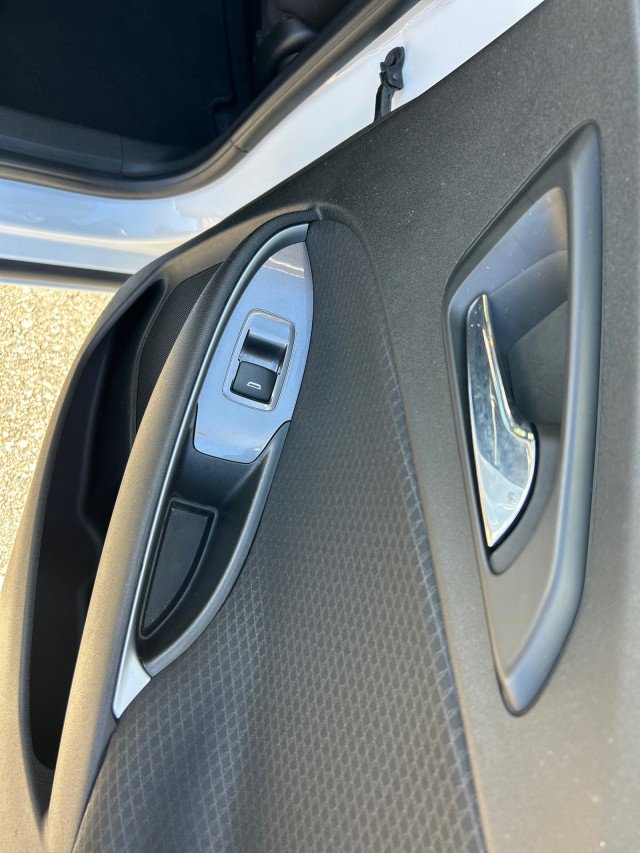 Used 2023 Chevrolet Malibu LT image 40