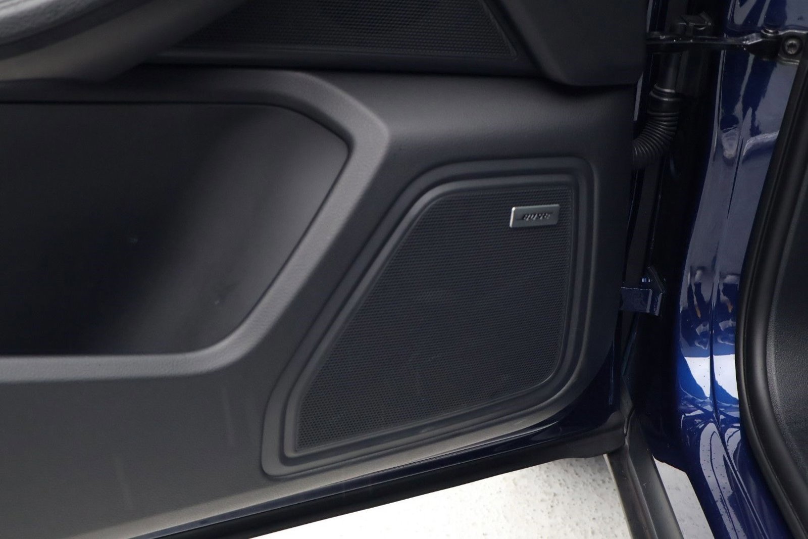 Certified 2025 Porsche Macan image 14