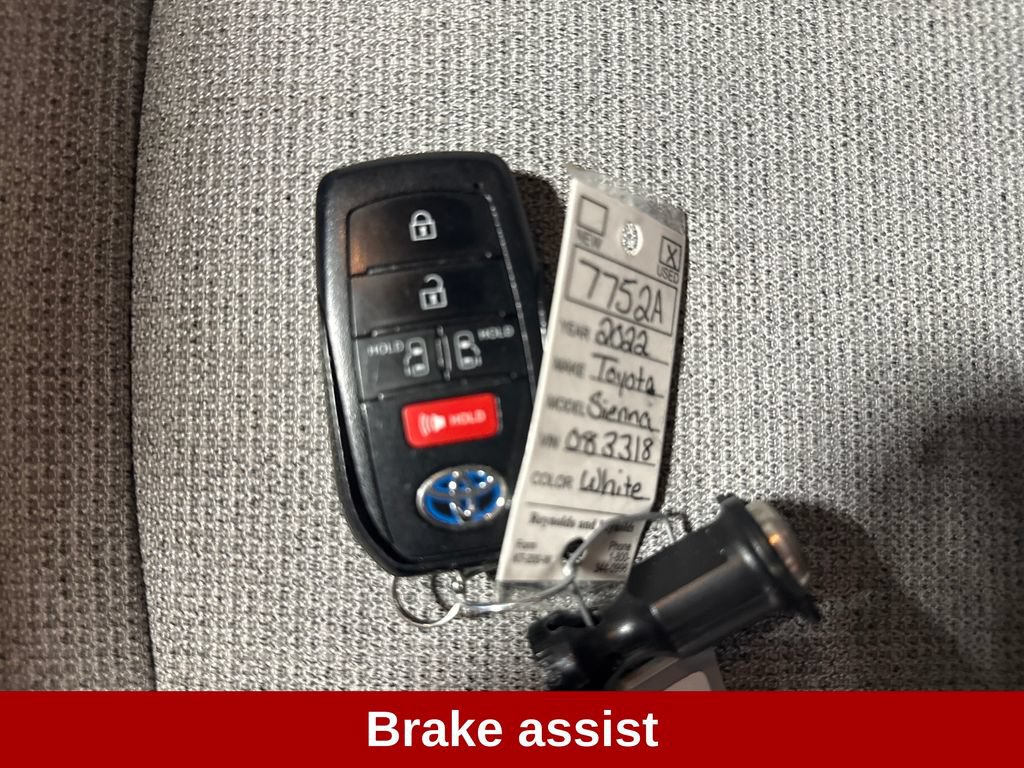 Used 2022 Toyota Sienna LE FWD image 18
