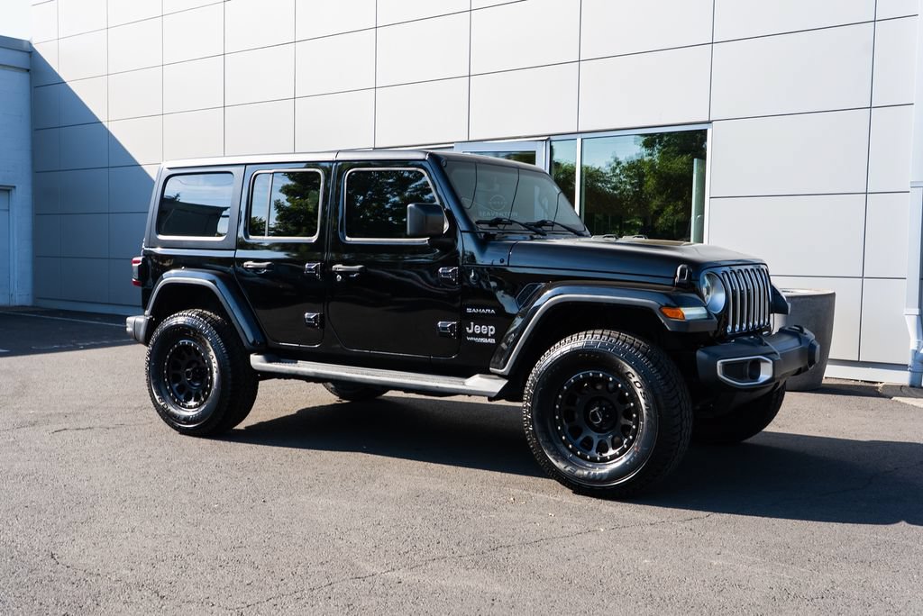 Used 2018 Jeep Wrangler Unlimited Sahara w/ Uconnect 4C Nav & Sound Group AWD/4WD image 29