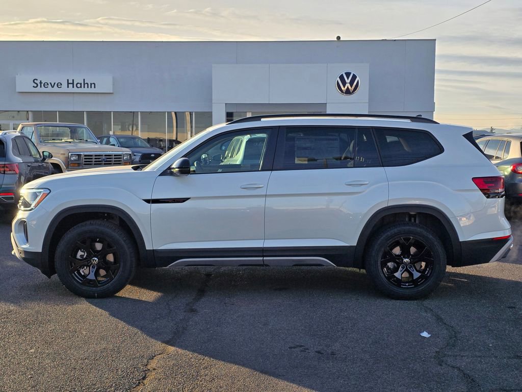 New 2026 Volkswagen Atlas Peak Edition image 2