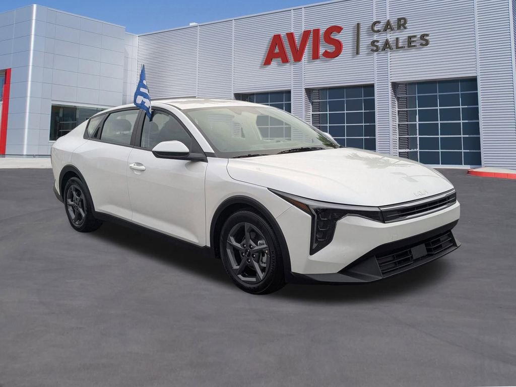 Used 2025 Kia K4 LXS image 3