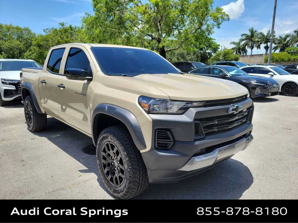 Used 2024 Chevrolet Colorado Trail Boss w/ Advanced Trailering Package AWD/4WD image 2