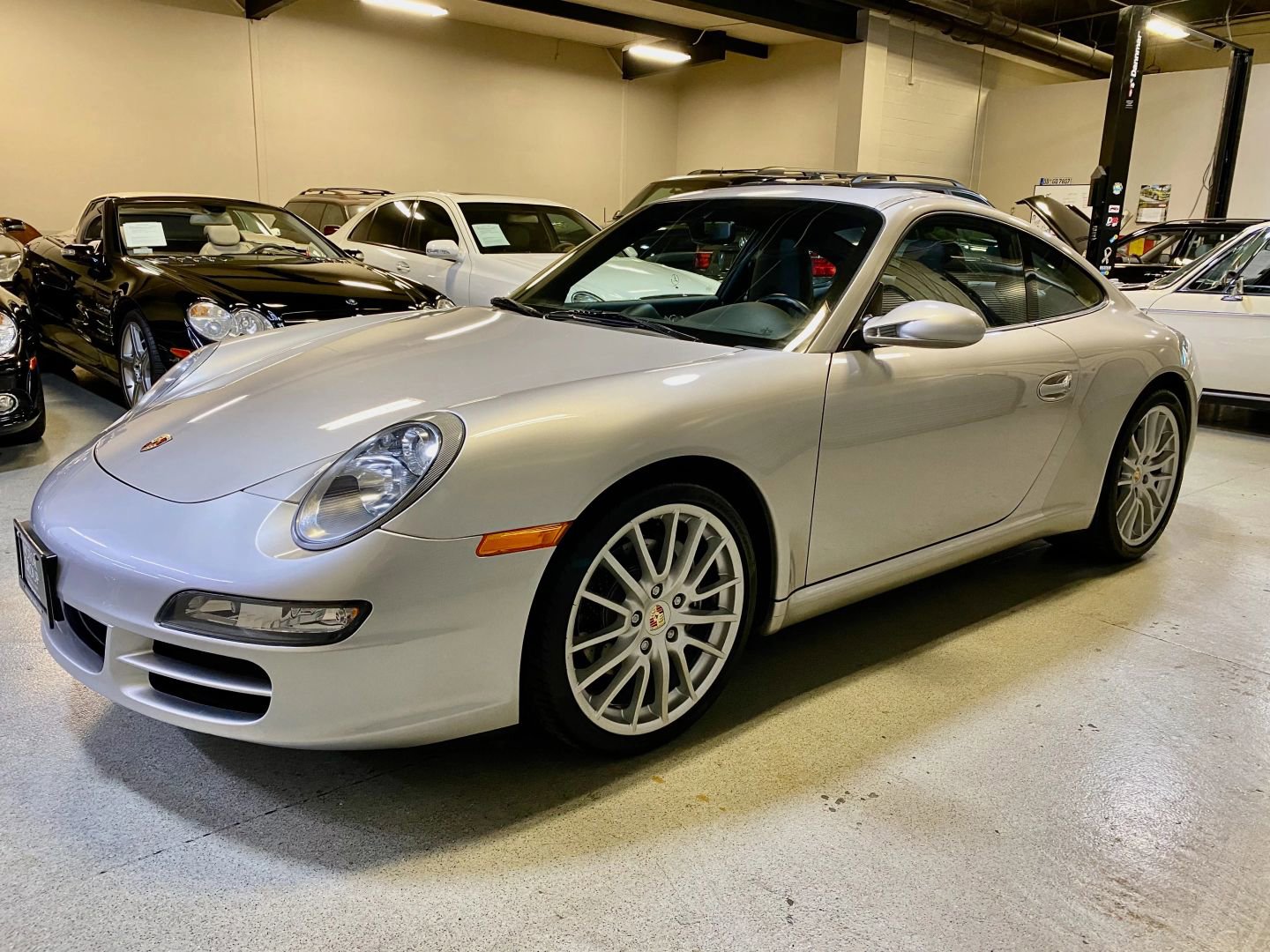 Used 2005 Porsche 911 Carrera RWD image 2