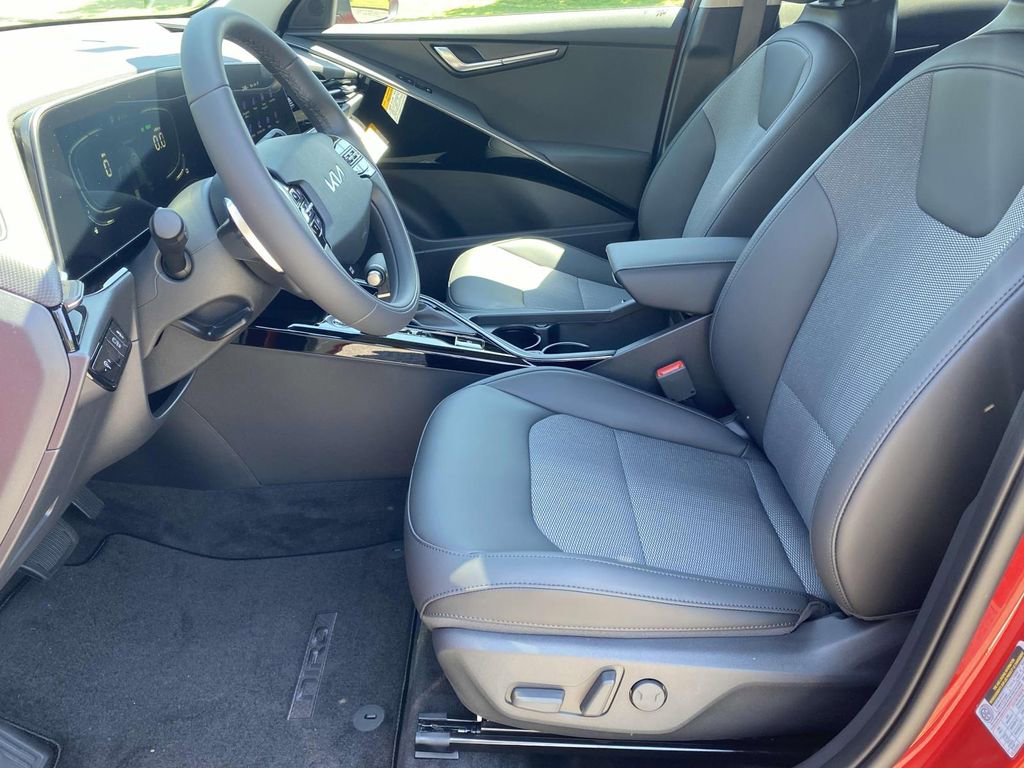New 2025 Kia Niro EX image 11