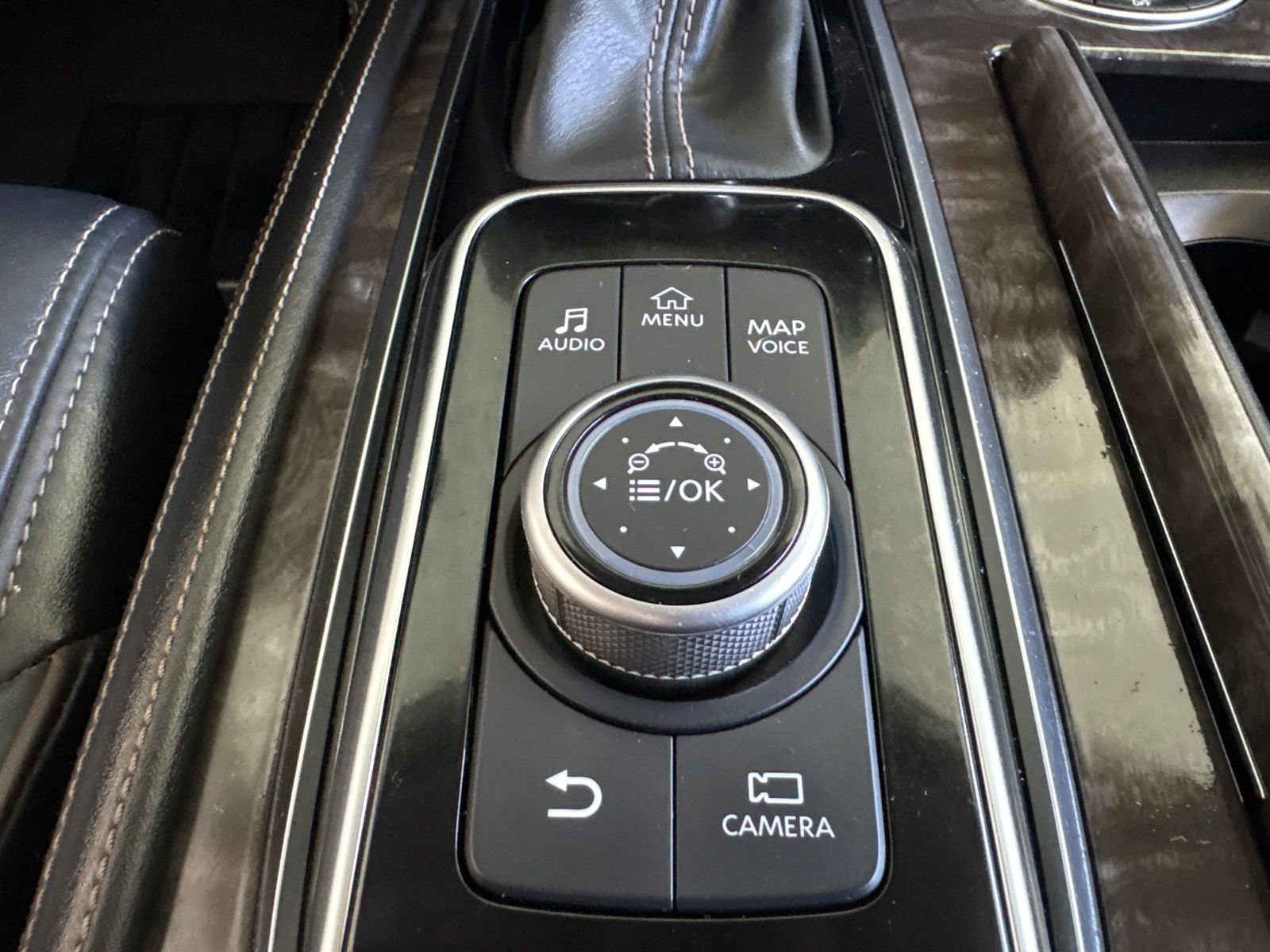Used 2022 Nissan Armada Platinum w/ Captain's Chairs Package RWD image 34