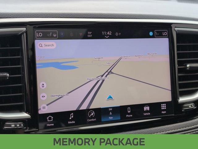 Used 2025 Chrysler Pacifica Limited image 23