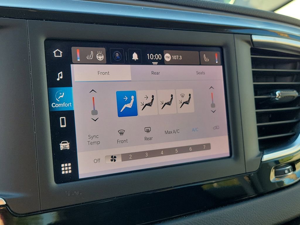 Used 2022 Chrysler Voyager LX image 30