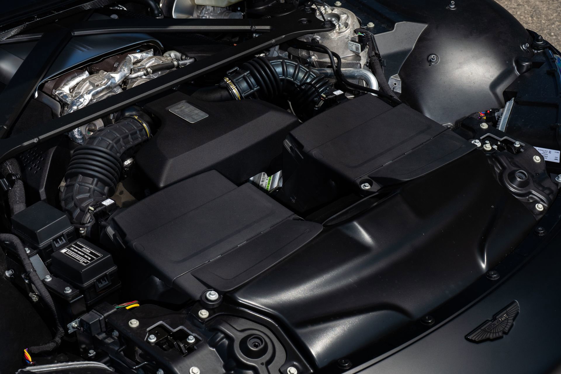 Used 2023 Aston Martin V8 Vantage Coupe RWD image 12