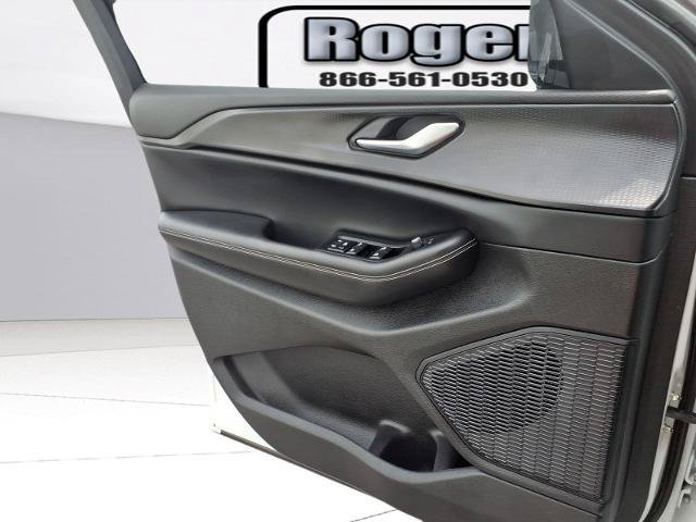 Used 2023 Jeep Grand Cherokee Altitude AWD/4WD image 19