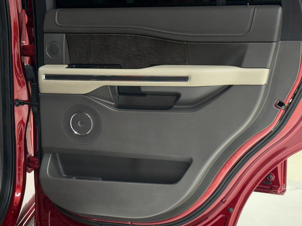 Used 2019 Ford Expedition Limited w/ Driver Assistance Package RWD image 20