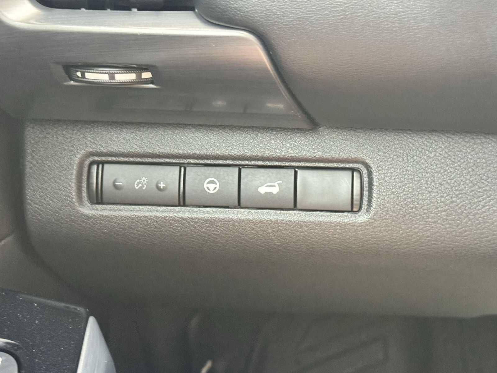 Used 2023 Nissan Pathfinder SL AWD/4WD image 16