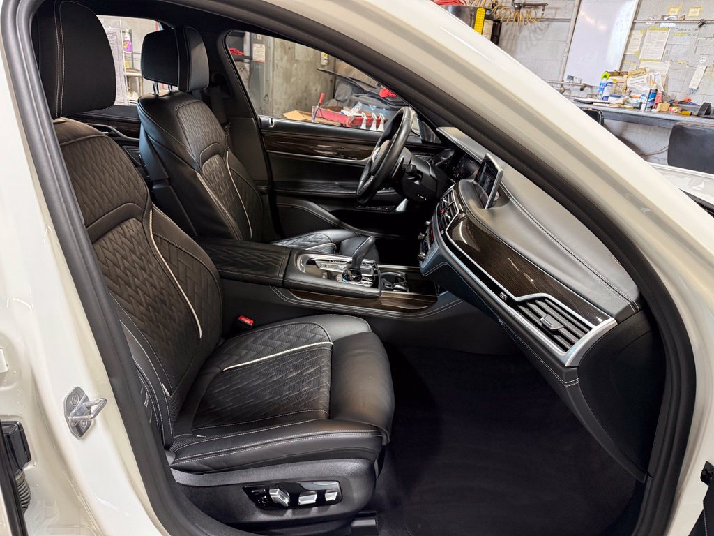 Used 2020 BMW M760i xDrive w/ Luxury Rear Seating Package AWD/4WD image 27