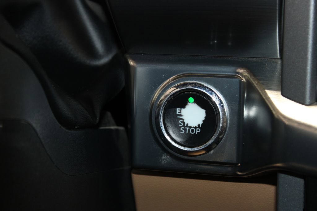 Used 2023 Ford F150 Lariat w/ Trailer Tow Package image 40