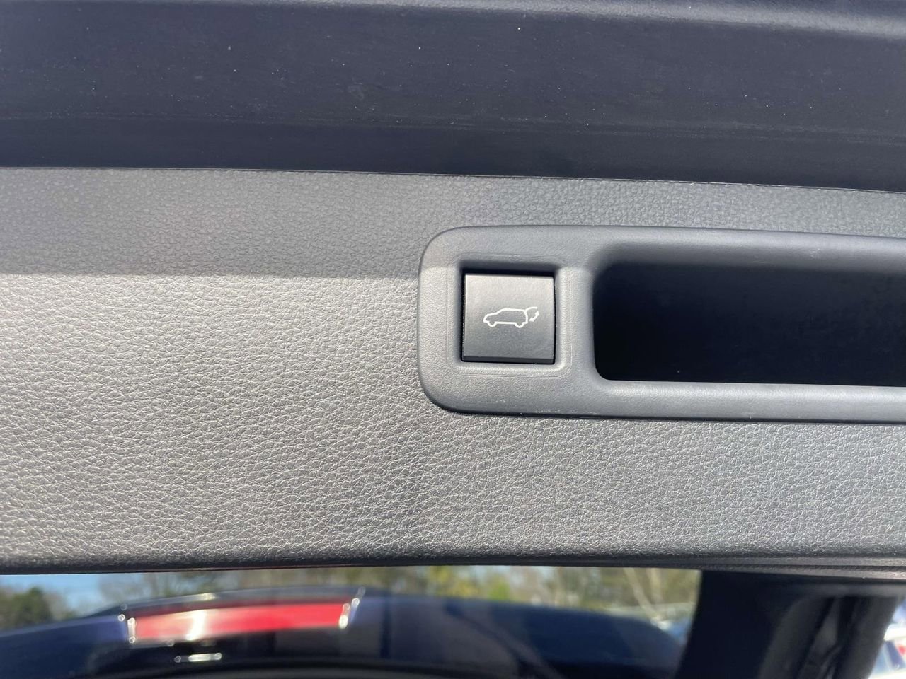 Used 2023 Toyota Highlander LE image 54