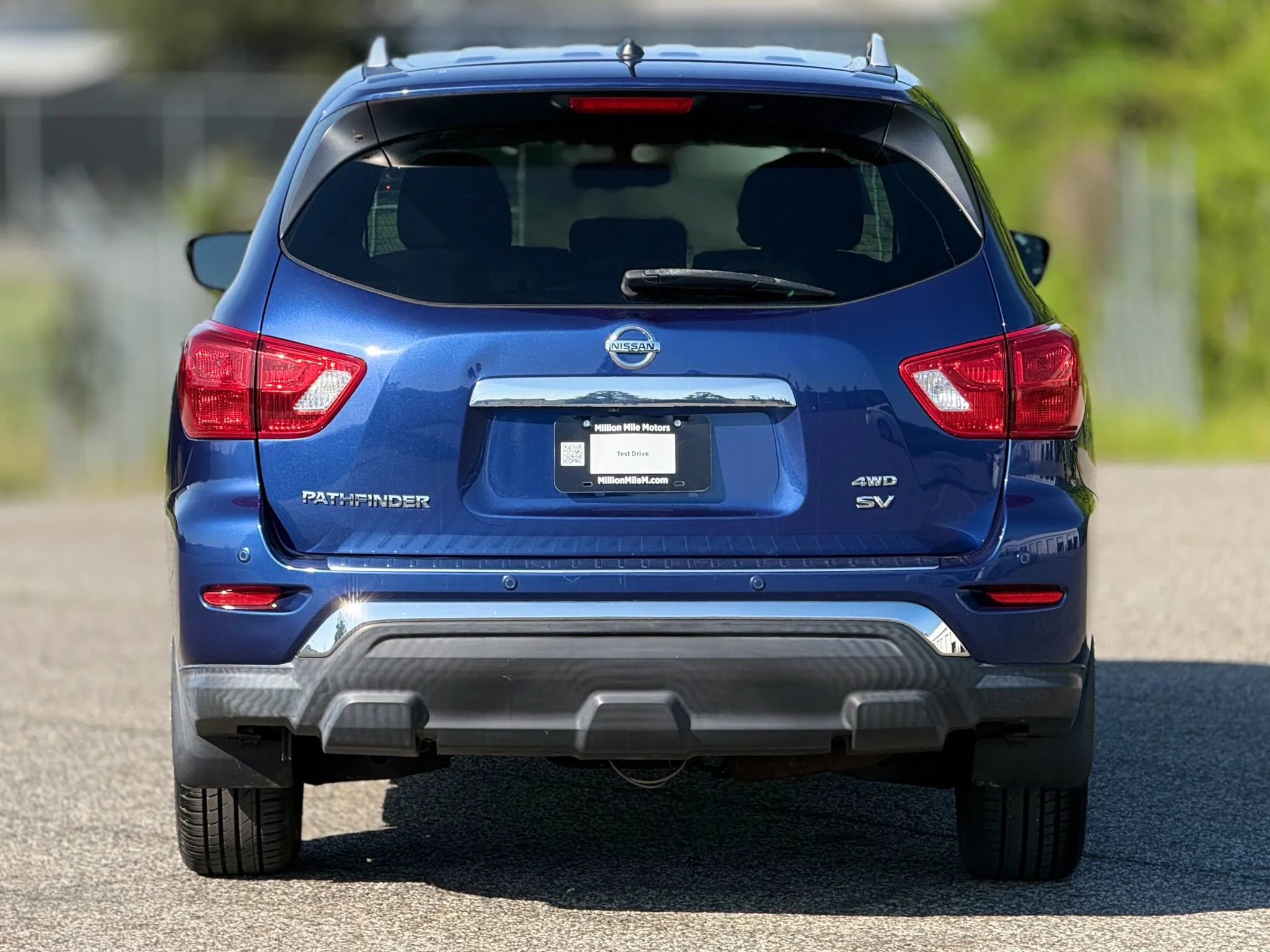 Used 2017 Nissan Pathfinder SV image 4