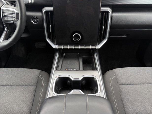 Used 2025 GMC Acadia Elevation image 26