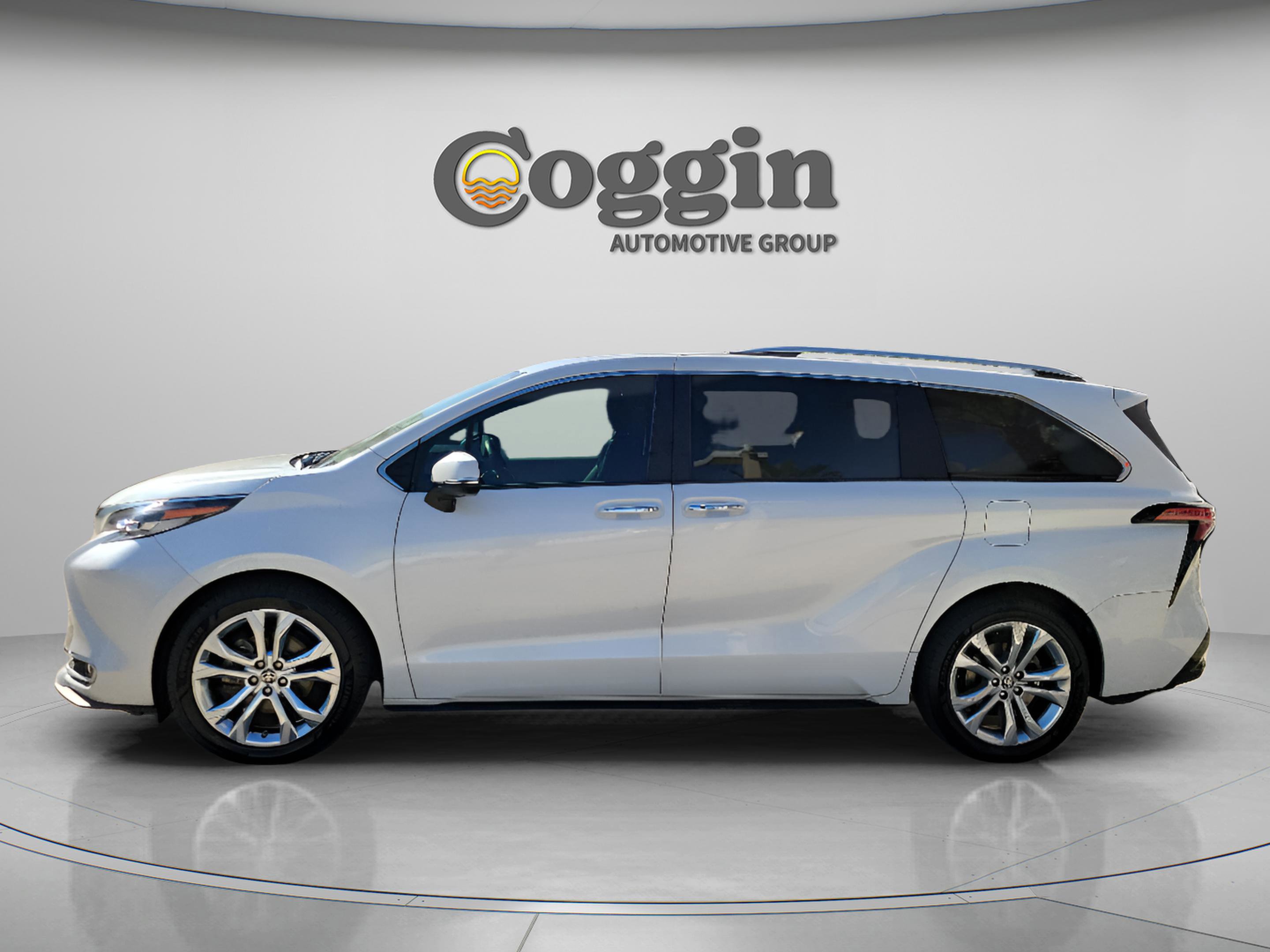 Certified 2023 Toyota Sienna Platinum FWD image 2