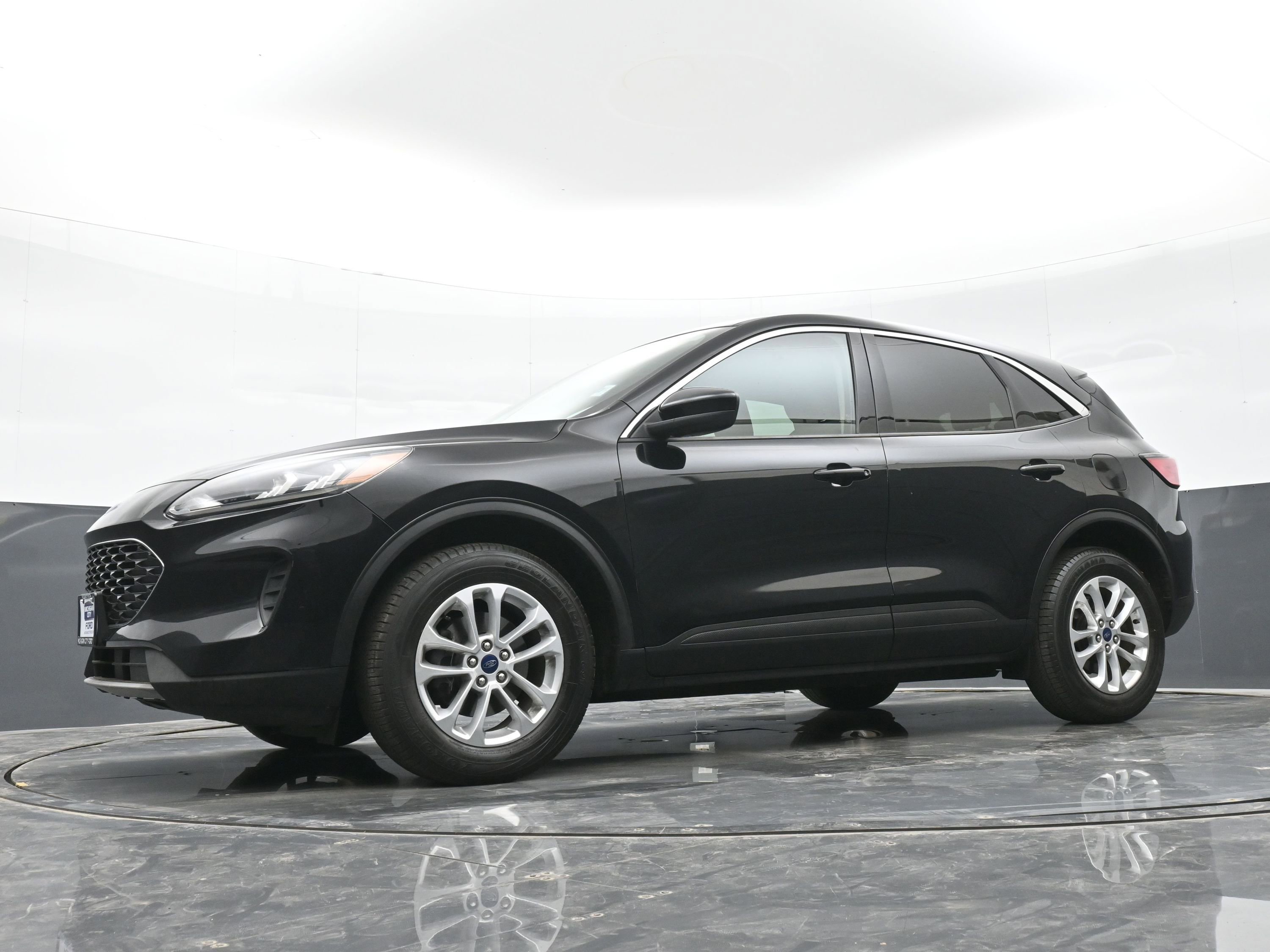 Used 2020 Ford Escape SE image 44