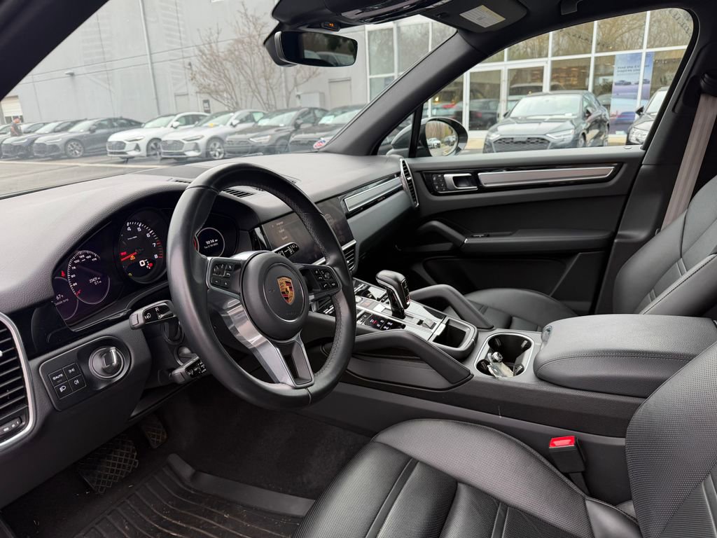 Used 2023 Porsche Cayenne Platinum Edition image 4