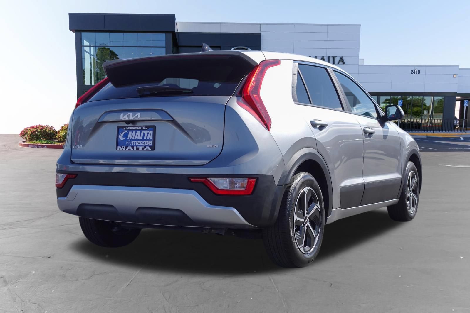 Used 2025 Kia Niro LX FWD image 3