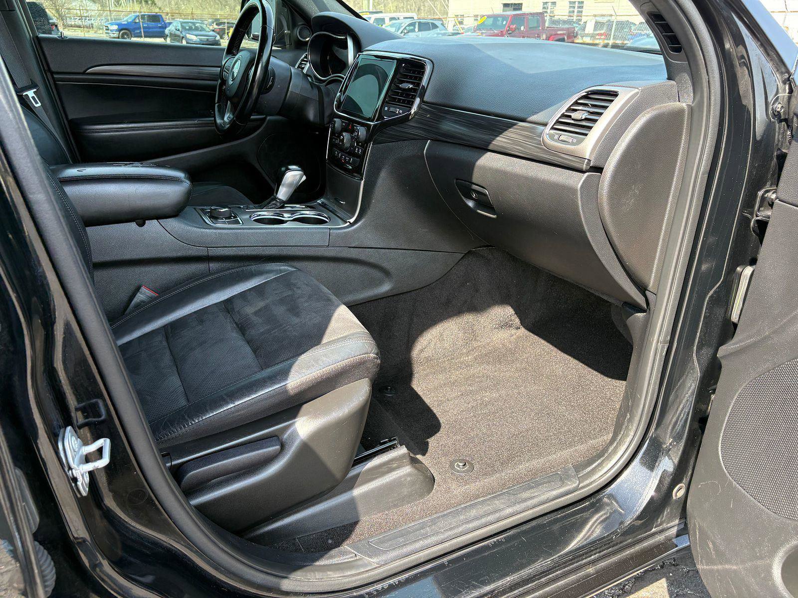 Used 2022 Jeep Grand Cherokee Laredo X image 10