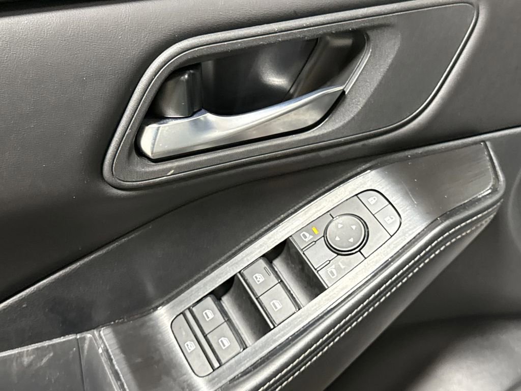 Used 2024 Nissan Rogue SV image 20