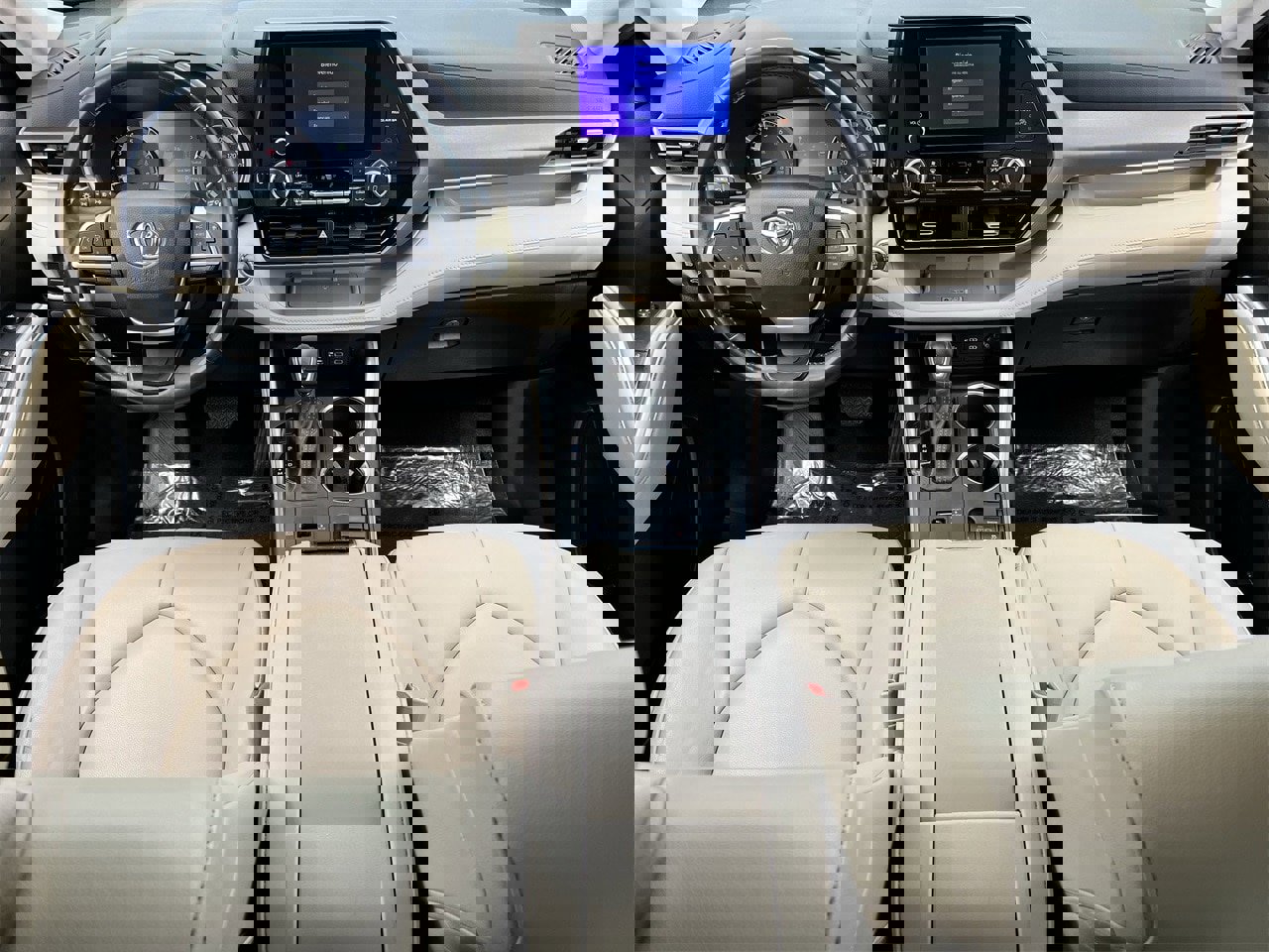 Used 2023 Toyota Highlander XLE image 9