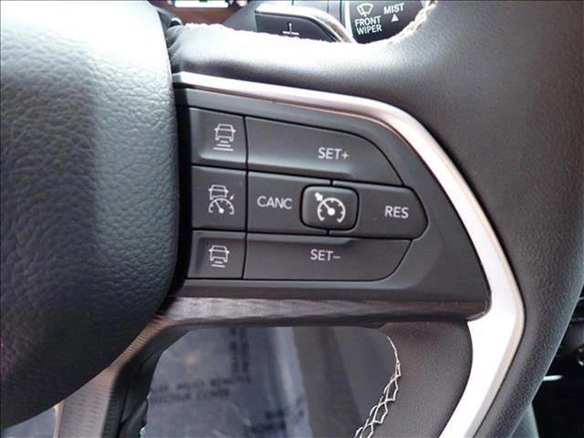 Used 2024 Jeep Grand Cherokee L Laredo image 17