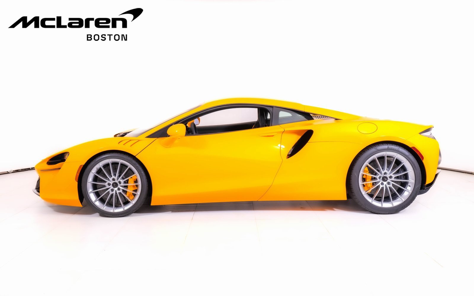 New 2026 McLaren Artura image 2