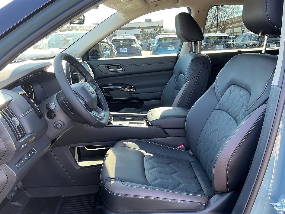 New 2026 Nissan Pathfinder Platinum image 12