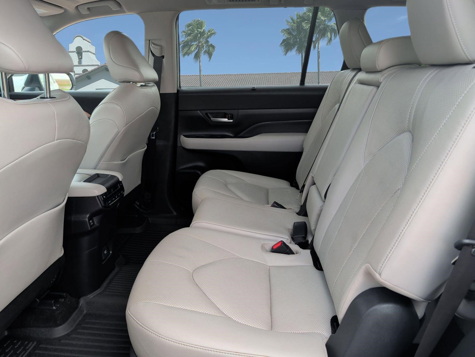 Used 2024 Toyota Grand Highlander AWD image 25