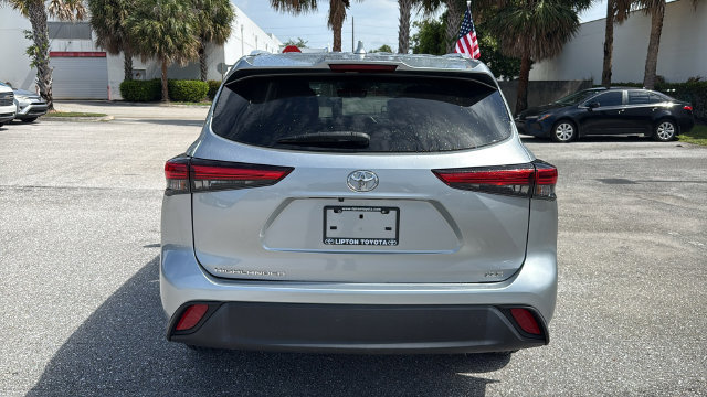 Used 2023 Toyota Highlander XLE FWD image 6