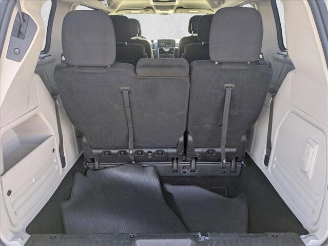 Used 2014 Chrysler Town & Country Touring image 6