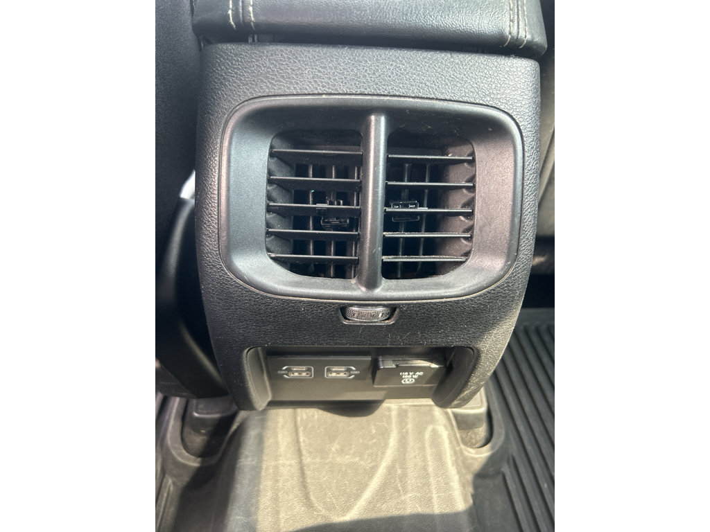 Used 2022 Jeep Cherokee Latitude Lux w/ Sun & Sound Group AWD/4WD image 10