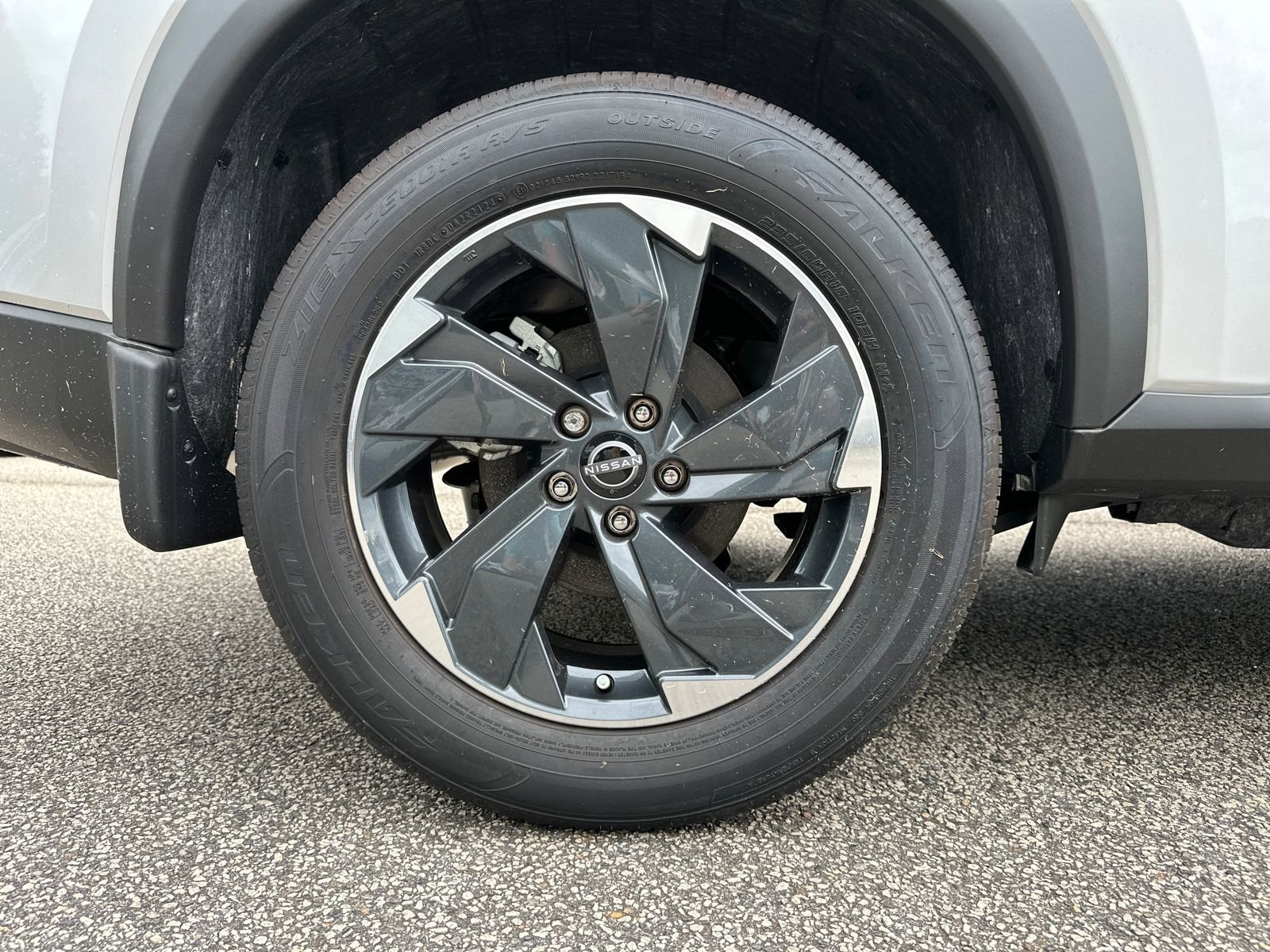 New 2025 Nissan Rogue SV image 18