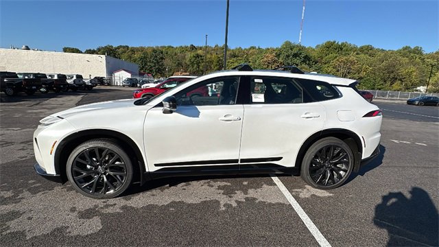 New 2025 Toyota Crown Signia image 2