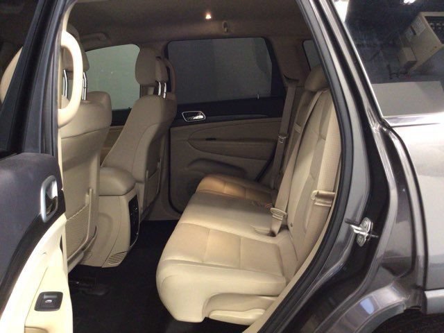 Used 2019 Jeep Grand Cherokee Laredo AWD/4WD image 17