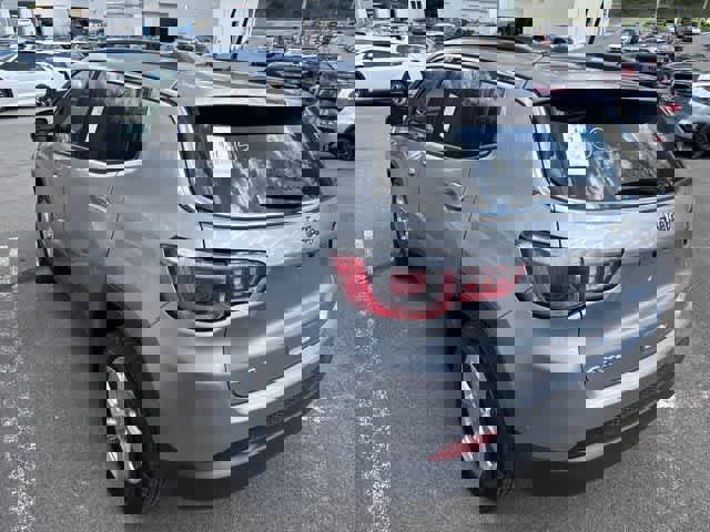 Used 2018 Jeep Compass Latitude w/ Cold Weather Group image 8