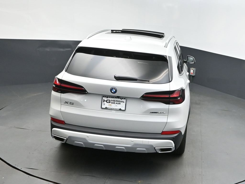 New 2026 BMW X5 xDrive50e image 34