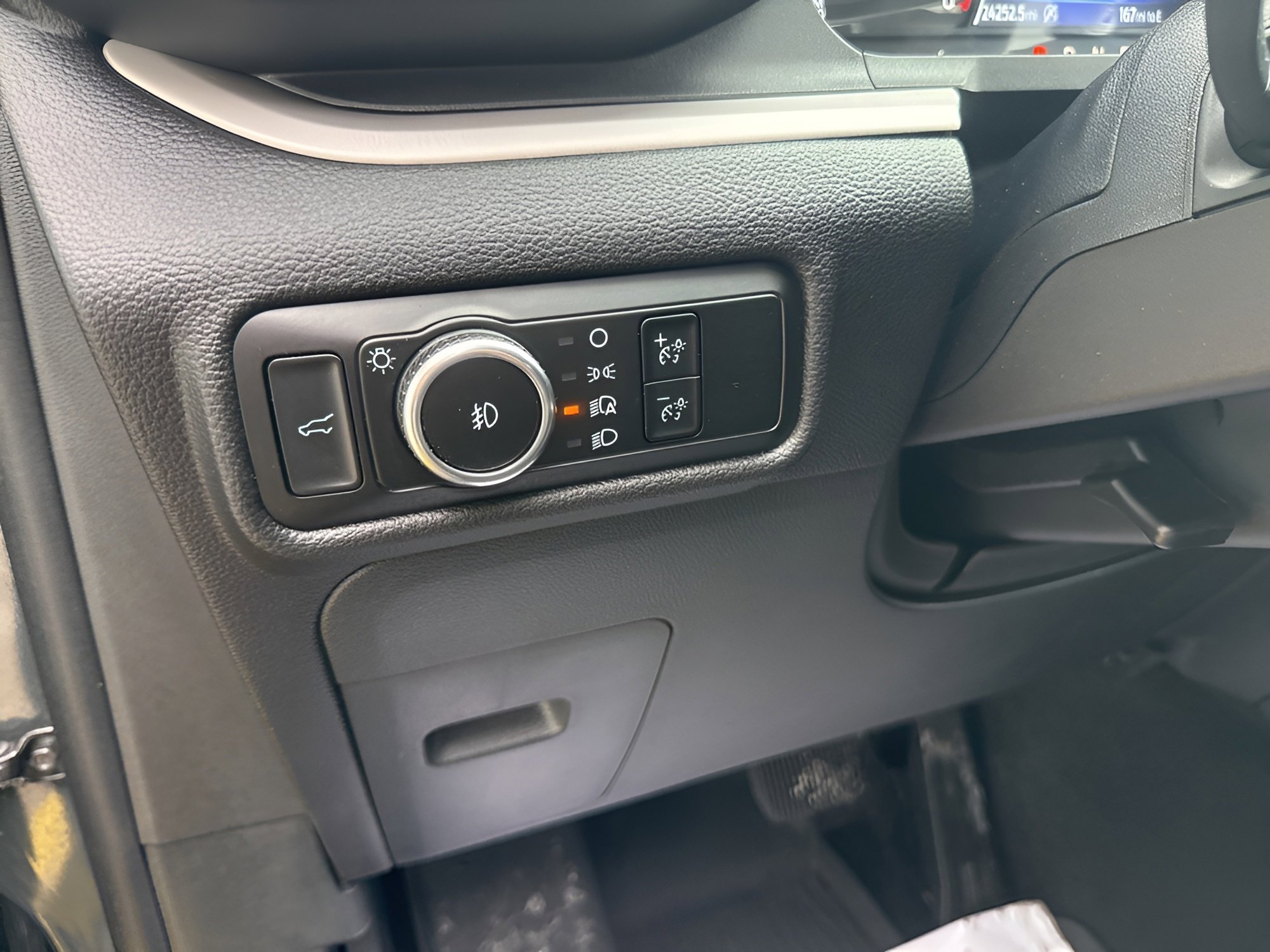 Used 2023 Ford Explorer XLT w/ Equipment Group 202A image 34