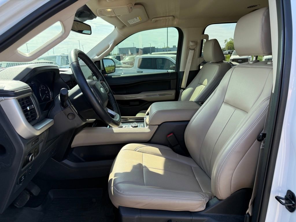 Used 2023 Ford Expedition XLT image 5