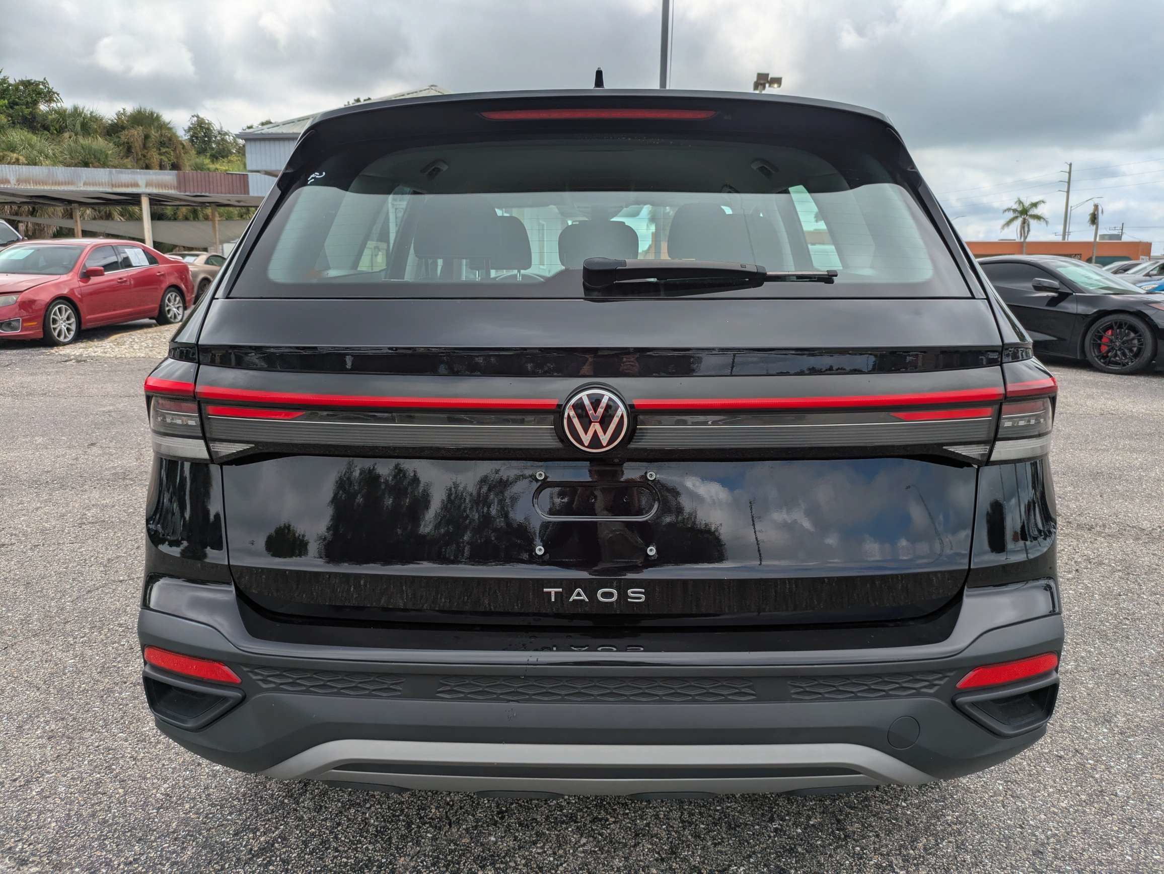 Used 2025 Volkswagen Taos S FWD image 5