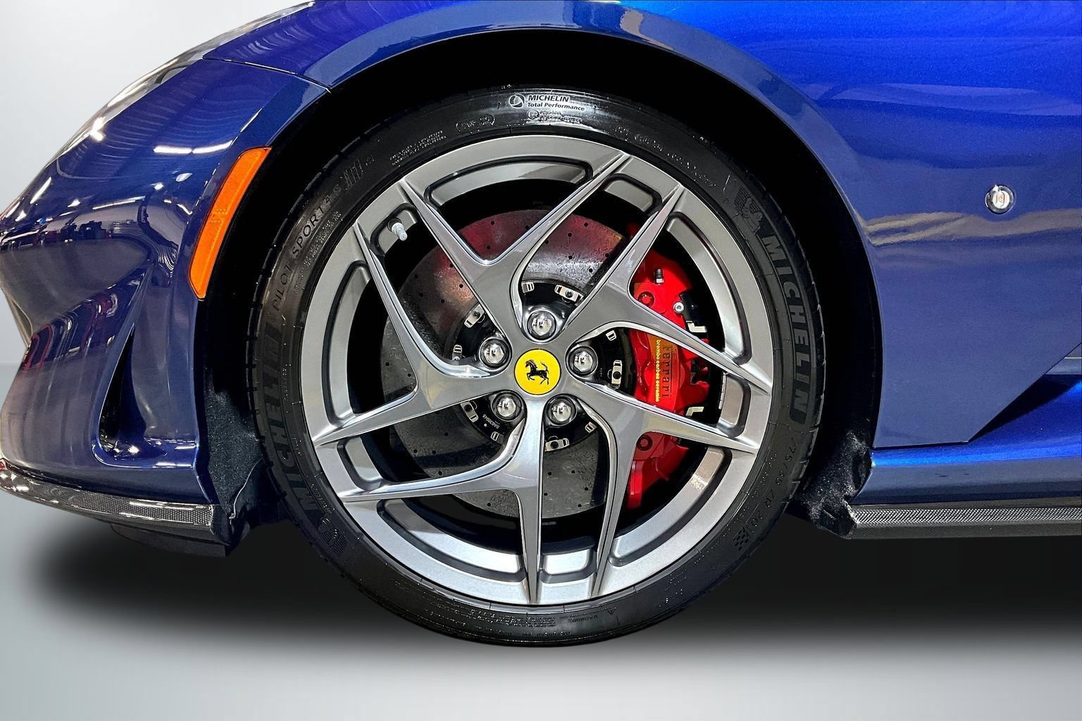 Used 2022 Ferrari 812 GTS RWD image 28