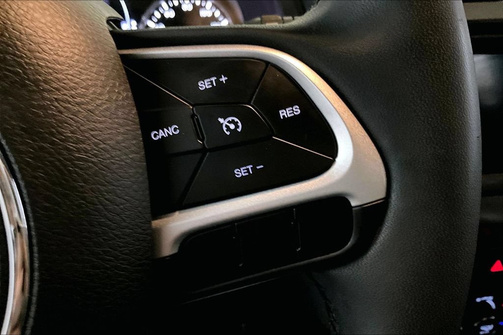 Used 2020 Jeep Renegade Latitude AWD/4WD image 23